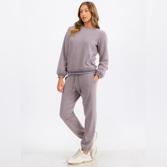 SALE! 029. WOMEN'S ELASTIC WAIST FRONT POCKET ANIMAL PRINT DETAILED SWEATPANTS - Picture 4 of 5